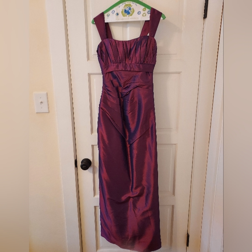 B2 Taffeta Formal/Bridesmaids/Prom Gown size 4